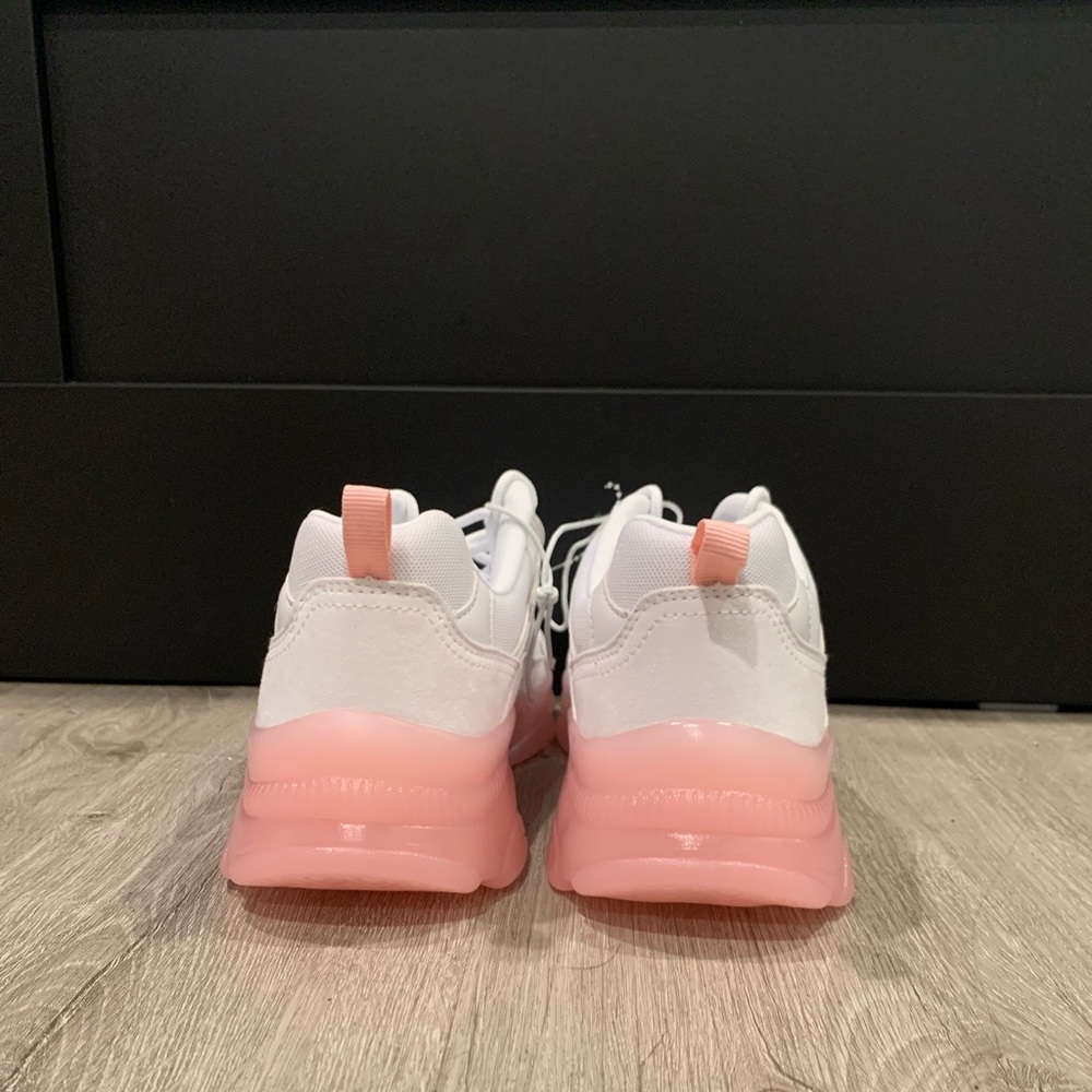 Brand new pair of pink/white shoes! They’re womens size 8